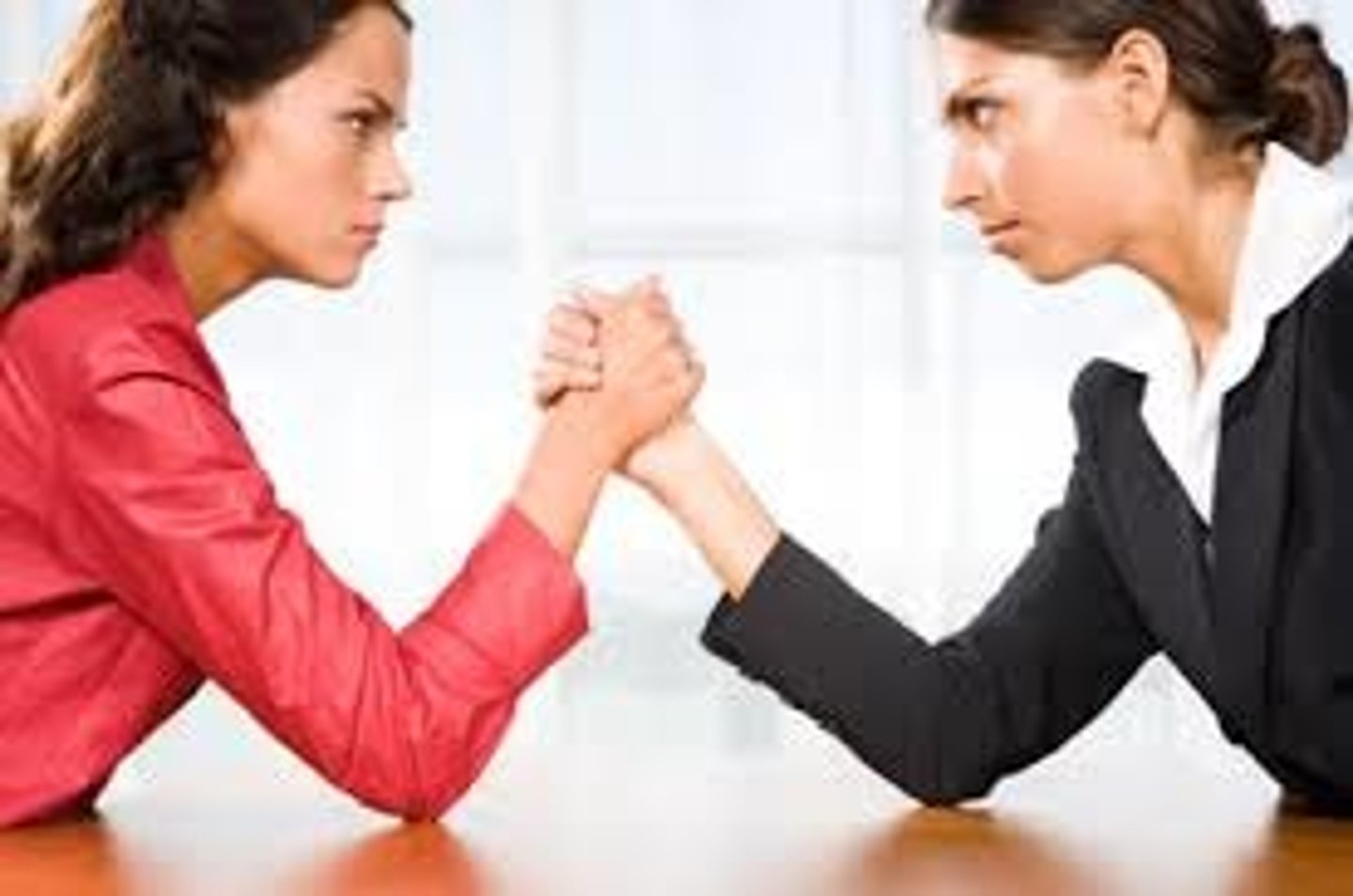 <p>sự cạnh tranh gay gắt</p>