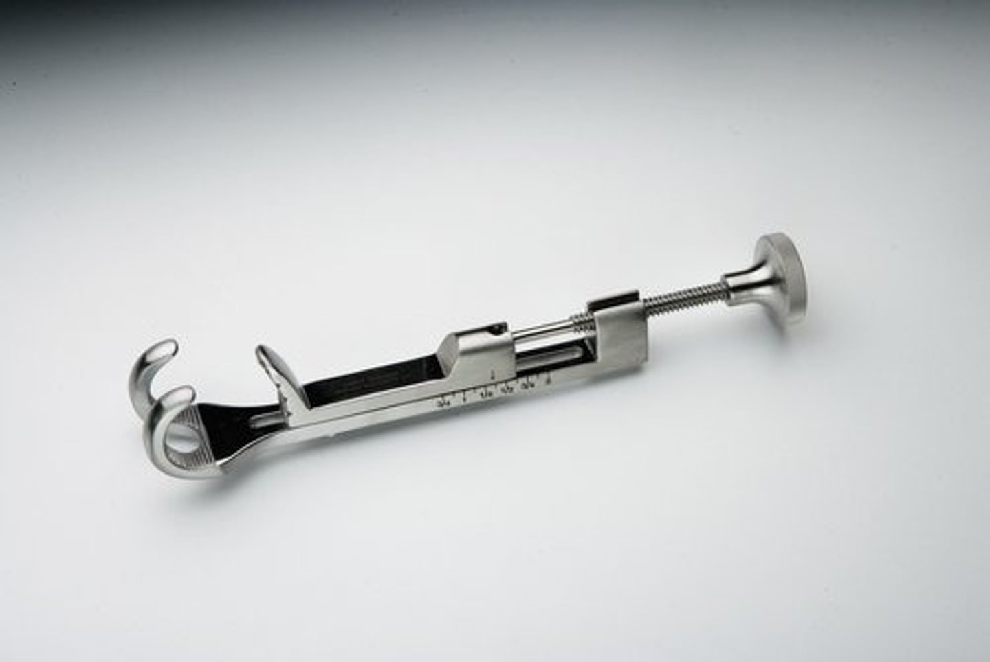 <p>Used to hold large bones or bone fragments during orthopedic surgery.</p>