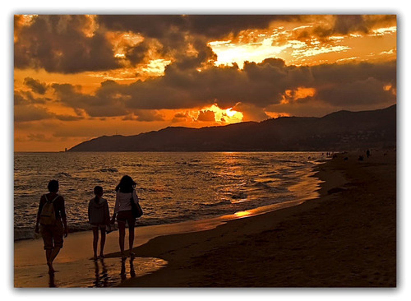 <p>sunset, sundown</p>