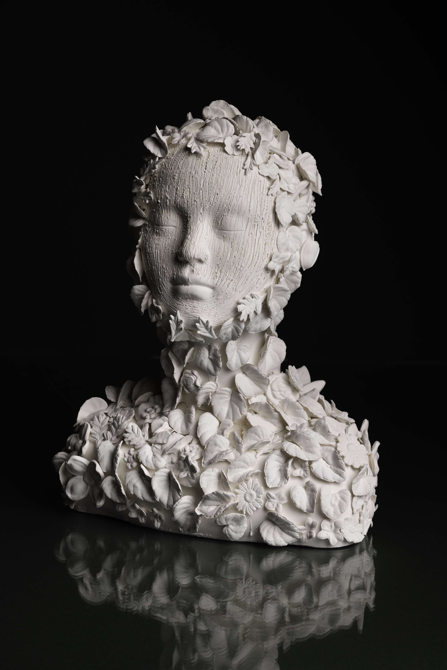  makes his art with cool shapes and not normal things like shells.
She is known for making pieces that discuss migration and displacement affecting black diasporic communities.