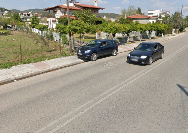 <p>Double white middle line. Common here but rare in the rest of Europe</p>