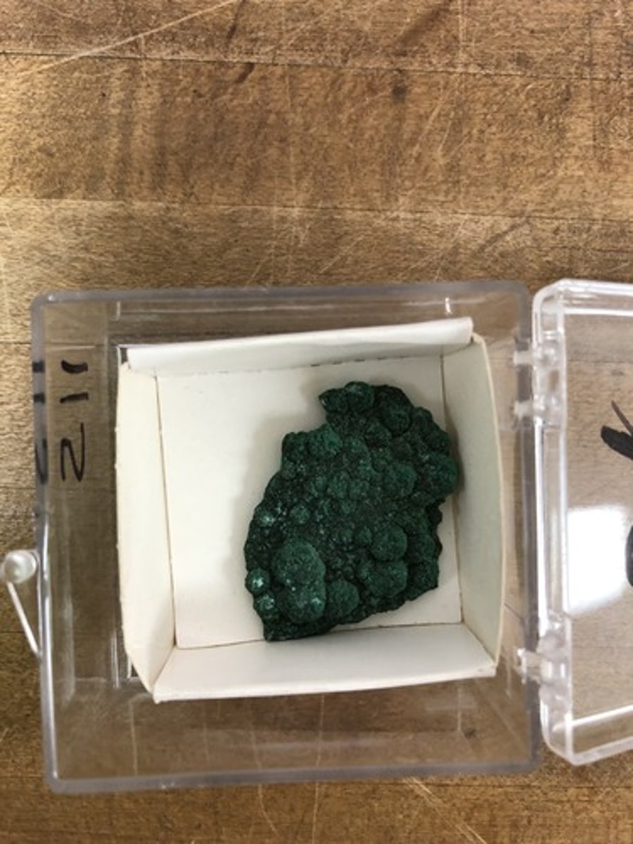 <p>More widespread than antlerite.<br>Have the same properties as antlerite.<br>Considered as chief ore of Chuquicamata until 1925.<br>Green.</p>