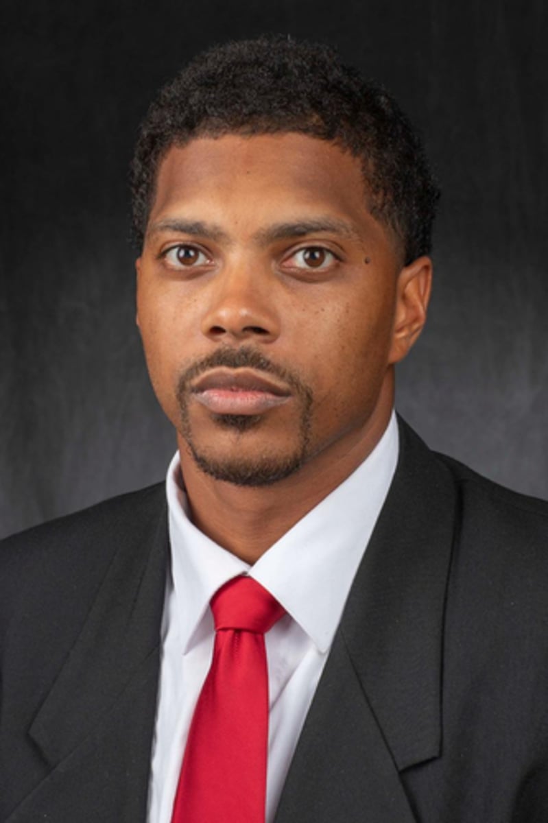 <p>Offensive assistant - wide receivers (offense)</p>