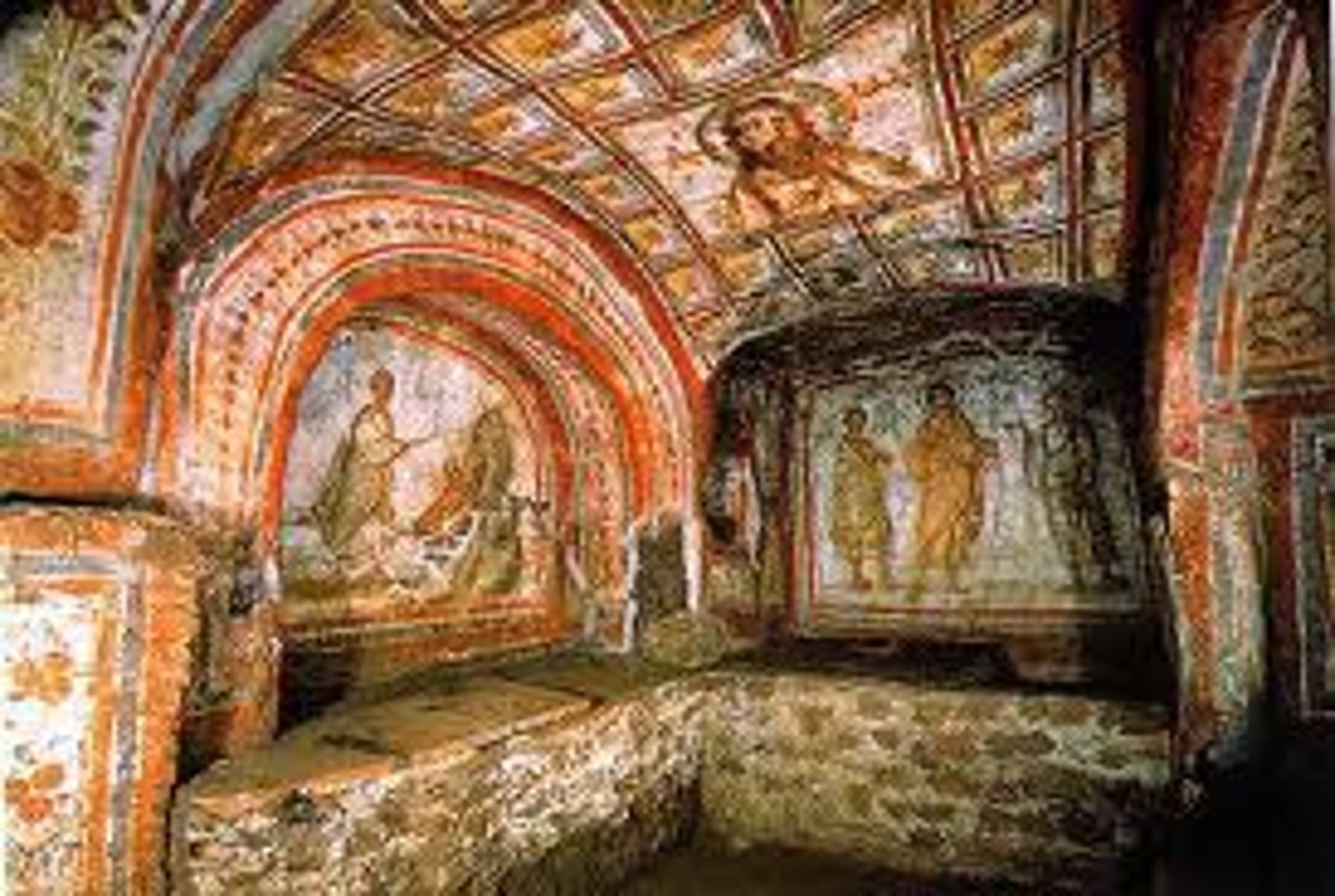 <p>small underground rooms in catacombs serving as mortuary chapels (wealthy tomb; private worship)</p>