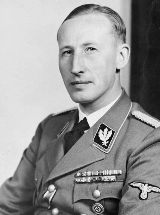 <p><span>oficer wywiadu, szef policji i Gestapo</span></p>