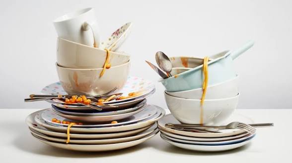 <p>There isn’t  </p><p>There Isn’t anyone to wash the dishes</p>