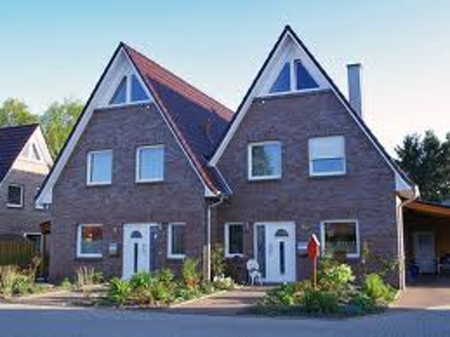 <p>ett parhus</p>