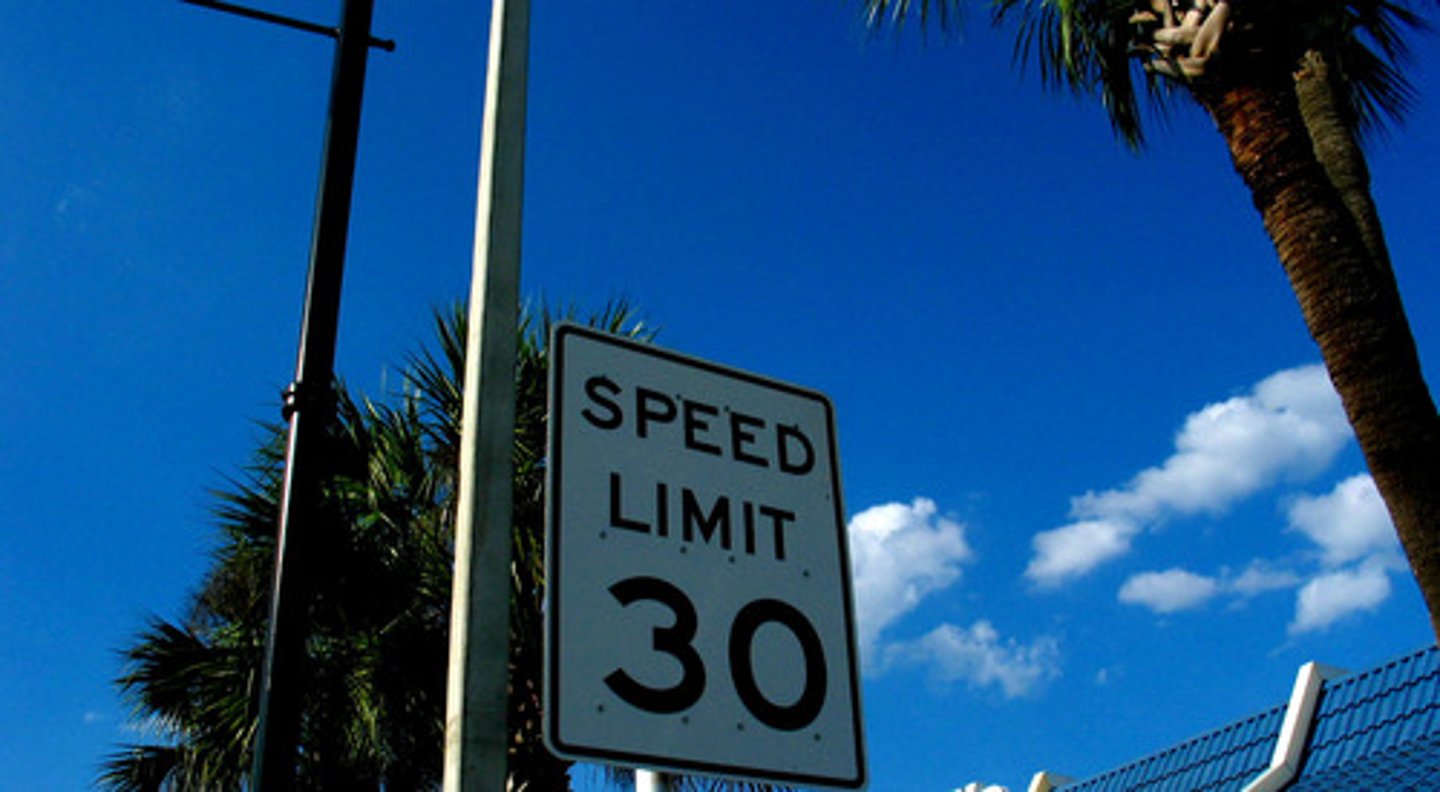 <p>30 mph.</p>