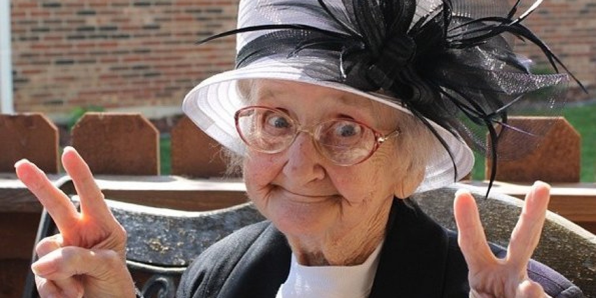<ul><li><p>die Großmutter, ü </p></li><li><p>die Oma/Omi, -s</p></li></ul><p></p>