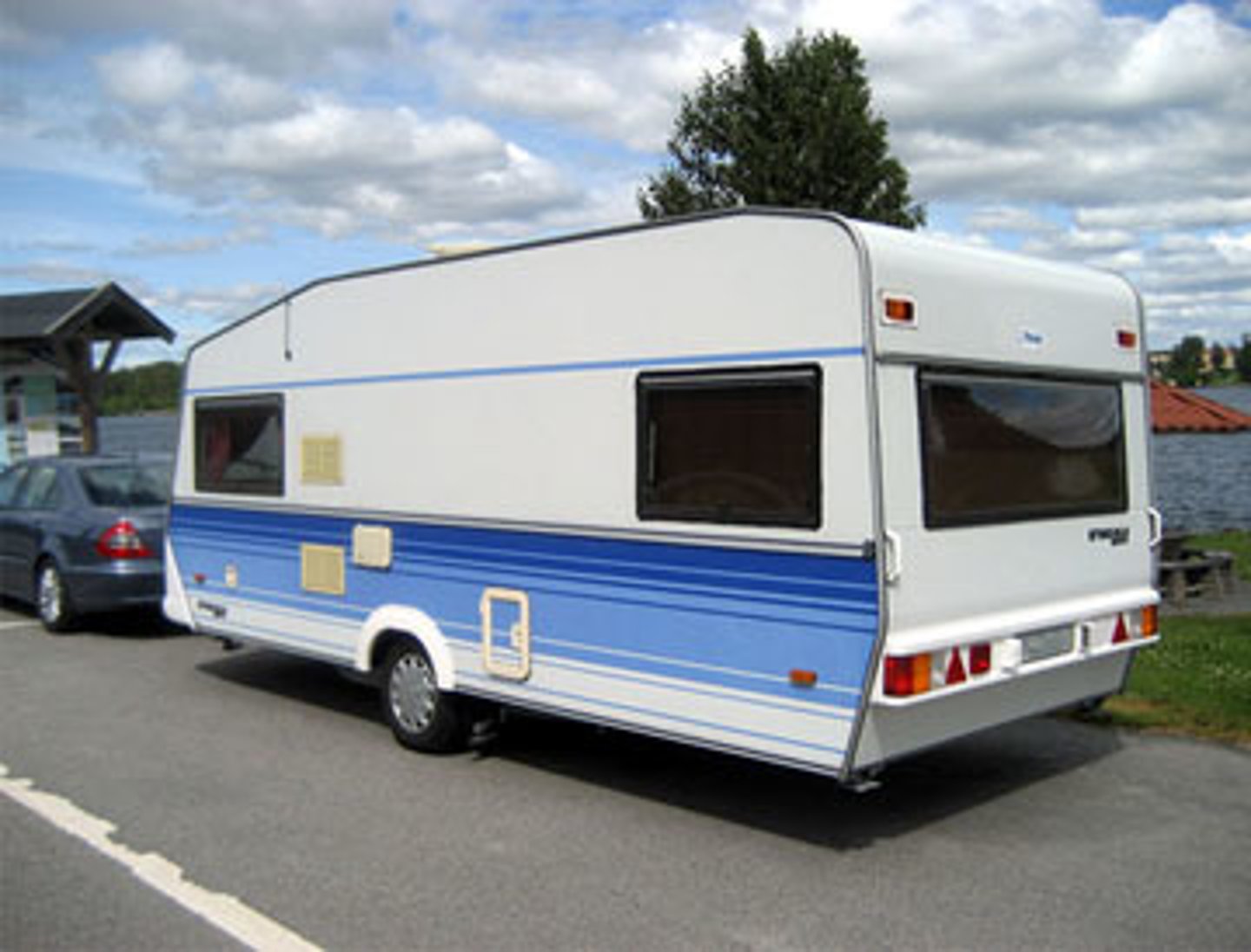 <p>A caravan</p>