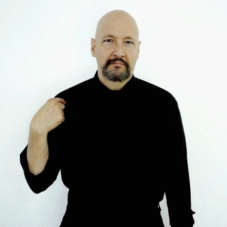 <p>tap on both shoulders</p>
