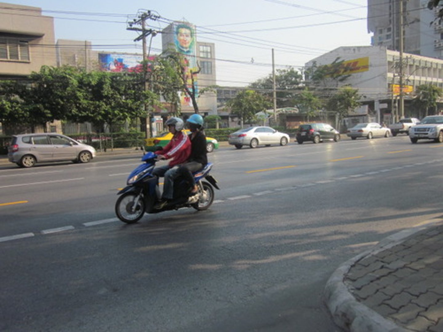 <p>to go by motorcycle</p>
