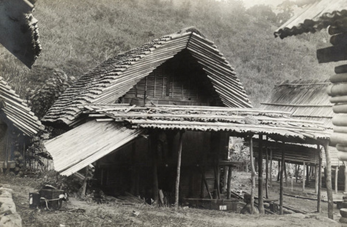 <p>Isneg</p><p>- Upland house building</p><p>- inverted boat</p><p>- Ginger and "taxalingda" herbs are placed in the center.</p><p>- 1.50 m. high</p>