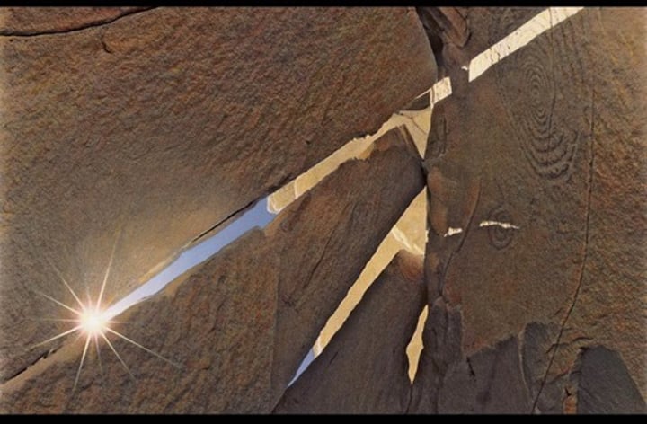 <p>Fajada Butte, Chaco Canyon, New Mexico c. 850-1250 CE; North American Indigenous culture; 800 rooms, built slowly over time; petroglyphs on the rocks</p>