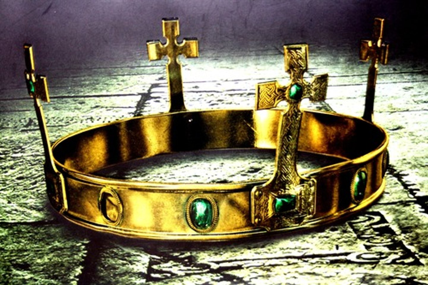 <p>"to rule", "power"</p>