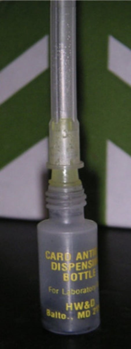 <p>Dispensing needles used in conjunction with RPR test cards.</p>