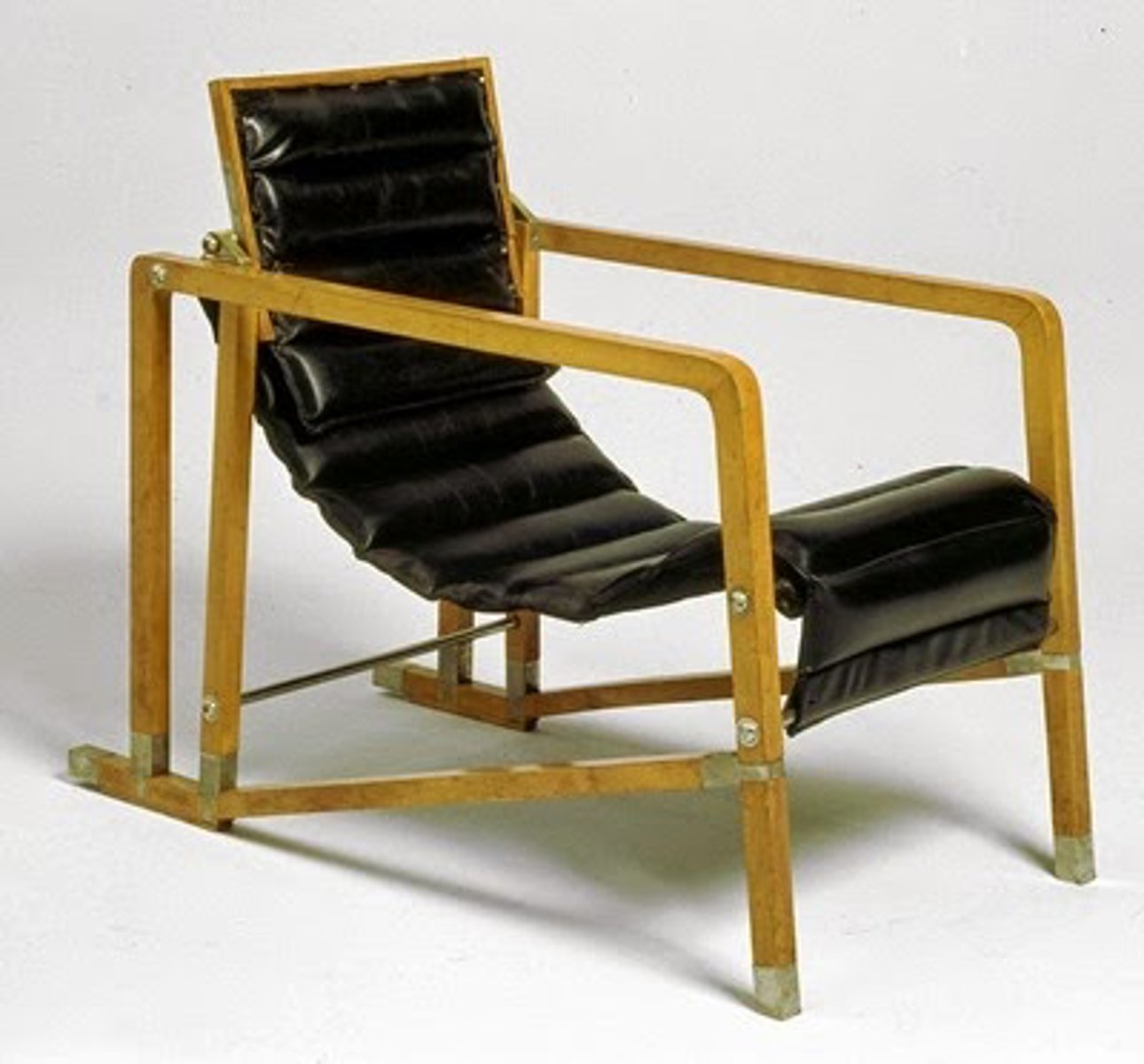 <p>in e-1027<br>transatlantic<br>similar to deck chair on an ocean liner</p>