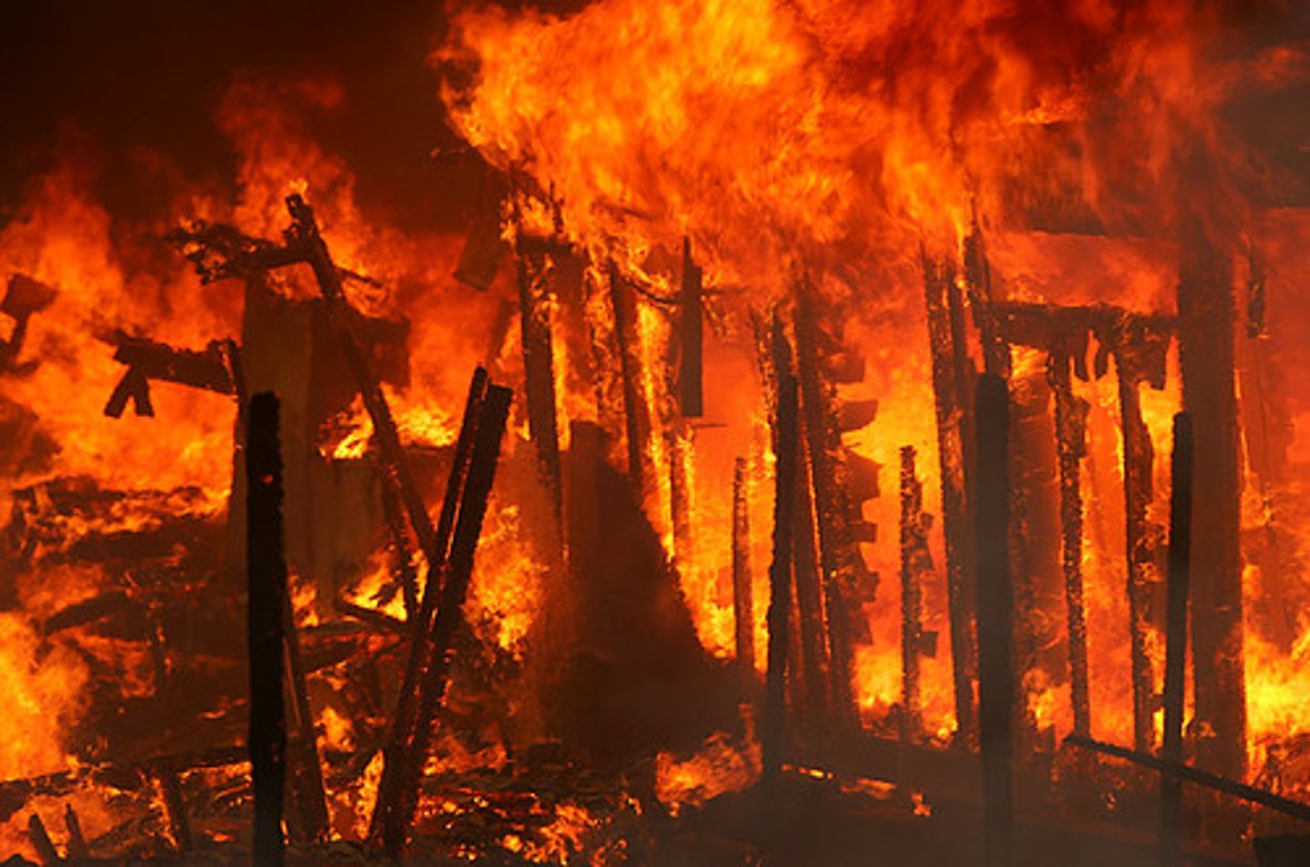 <p>n sự tàn phá</p><p>The storm left behind widespread devastation.</p>