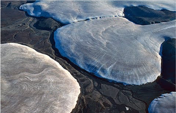 deze ontstaat wanneer een valley gletsjer in een dal terecht komt en hier ‘uitwaait’ in een cirkelvorm