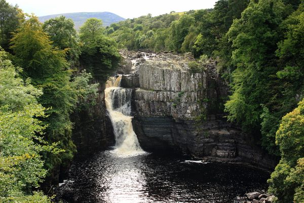<p>- highest waterfall in England (20m)</p><p>- located in Forest-in-Teesdale</p><p>- hard rock is whinstone &amp; soft rock is limestone</p><p>- waterfall retreat has formed a 700m long gorge in the valley</p>
