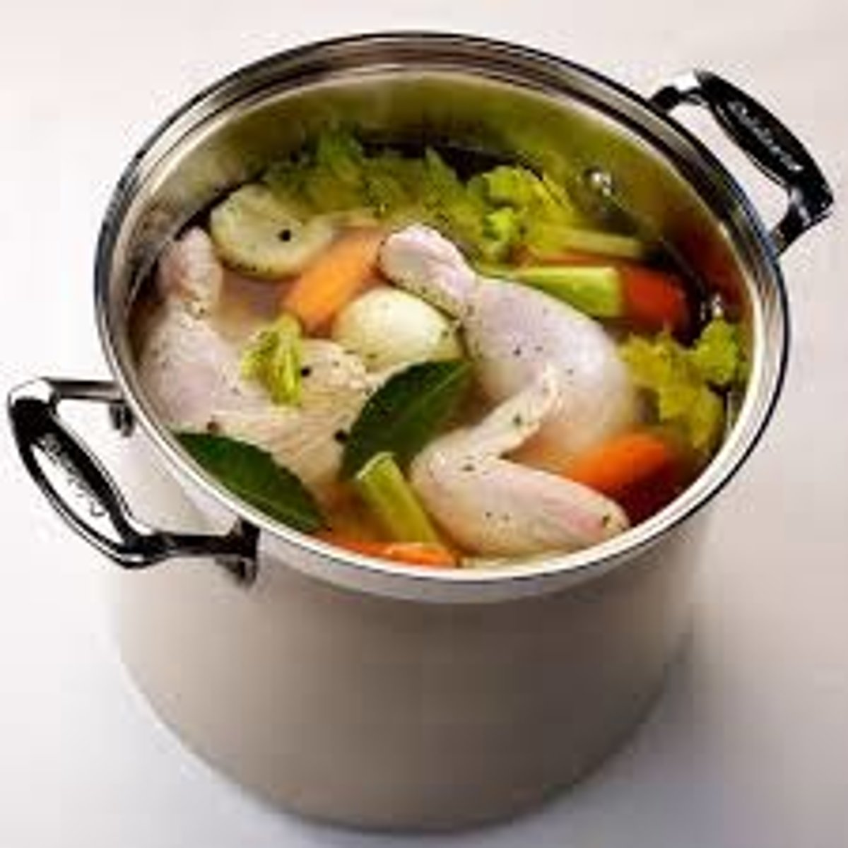 <p>boiled chicken with white sauce</p>
