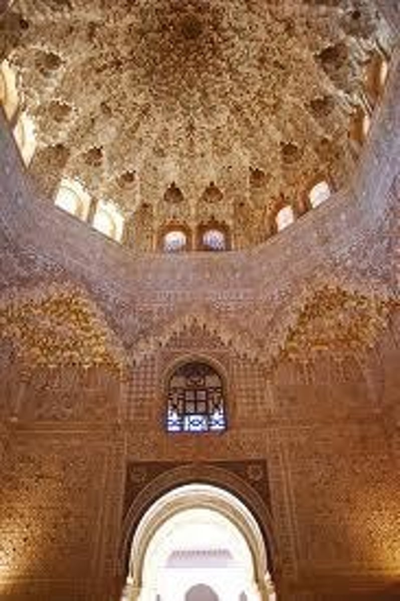 <p>-Abencerrajes knights were beheaded here</p><p>-Islamic Art</p>