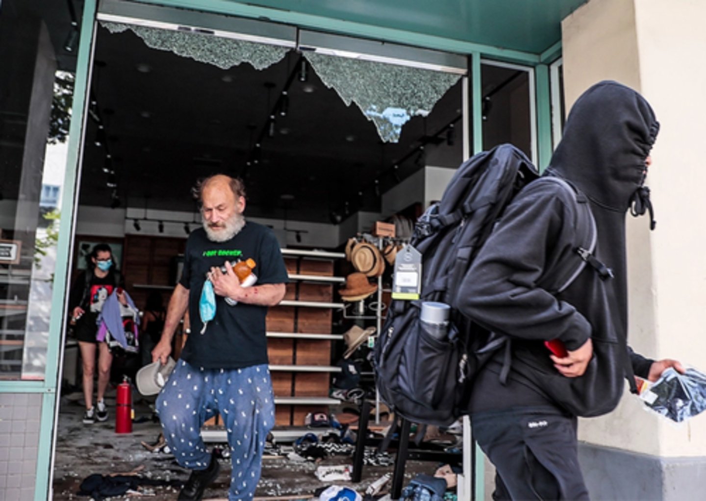<p>the crime of stealing things from shops/stores or buildings after a riot, fire, etc (noun, noun, verb)</p>