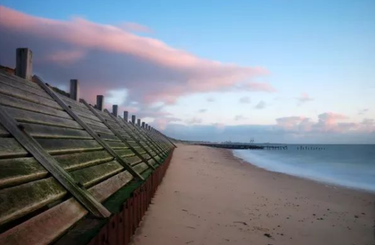 <p><mark data-color="green">Wooden </mark>or <mark data-color="green">concrete ramps t</mark>hat help <mark data-color="green">absorb wave energy.</mark></p>