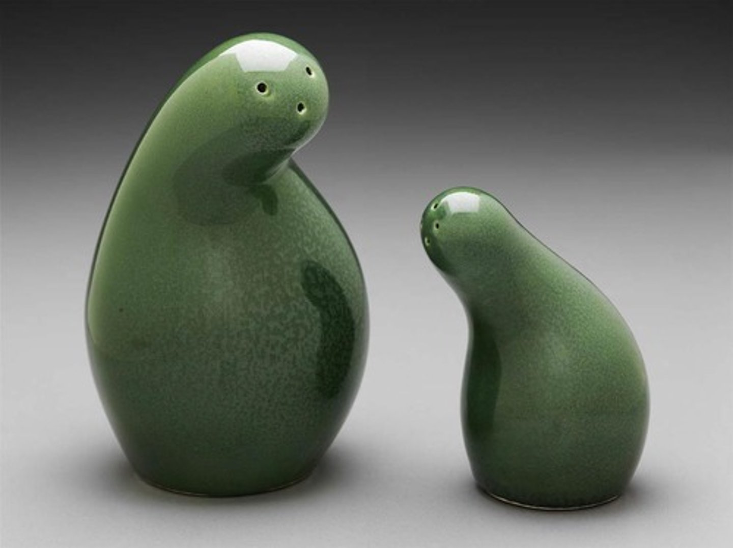 <p>Eva Zeisel<br>show of human connection<br>perception, relationship, intimacy<br>coupling and mother child theme<br>they look like they should be kept together, influences user</p>