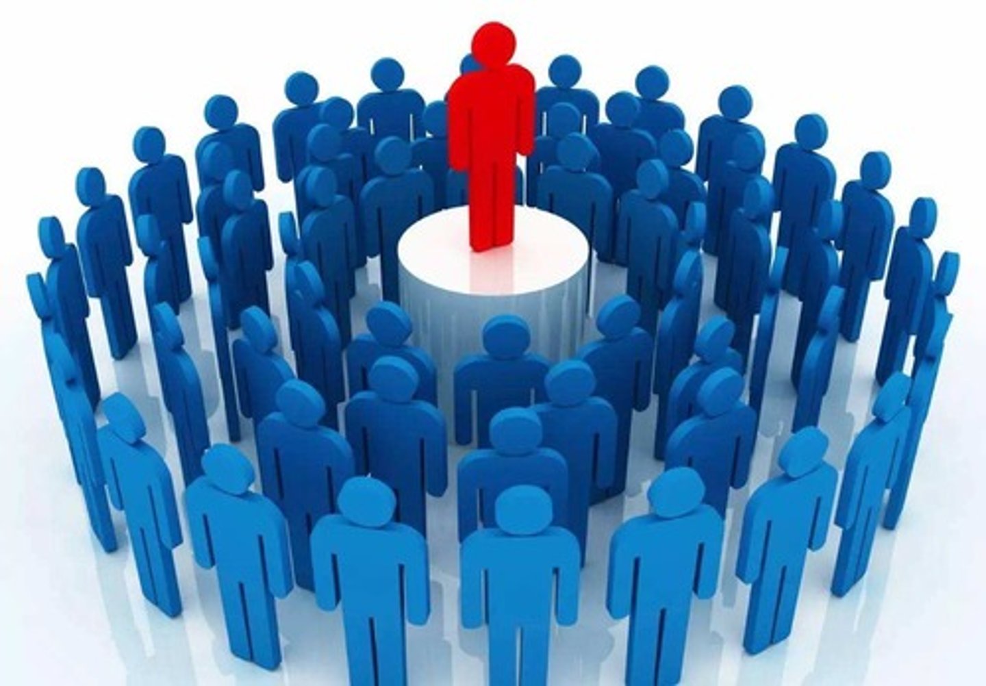<p>thống trị, lấn át (They have a dominant position in the market.)</p>