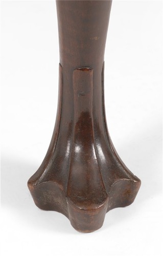 <p>Also known as Trifid Foot; Carved foot having 3, occasionally 4 "toes" or prominent ribs, on its upper surface</p>