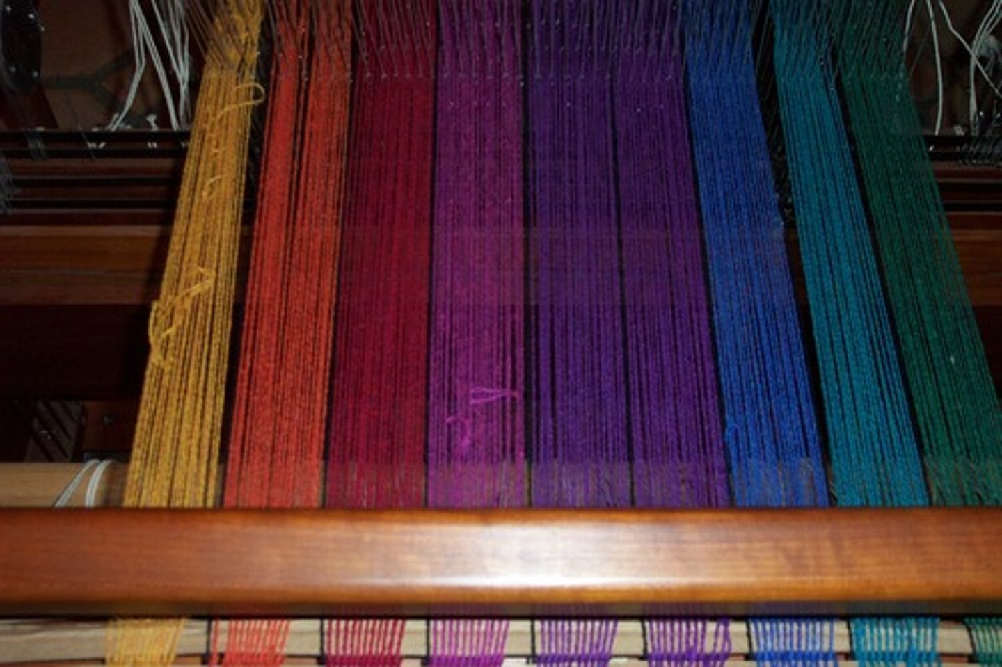 <p>in weaving, threads that lie in a vertical position</p>