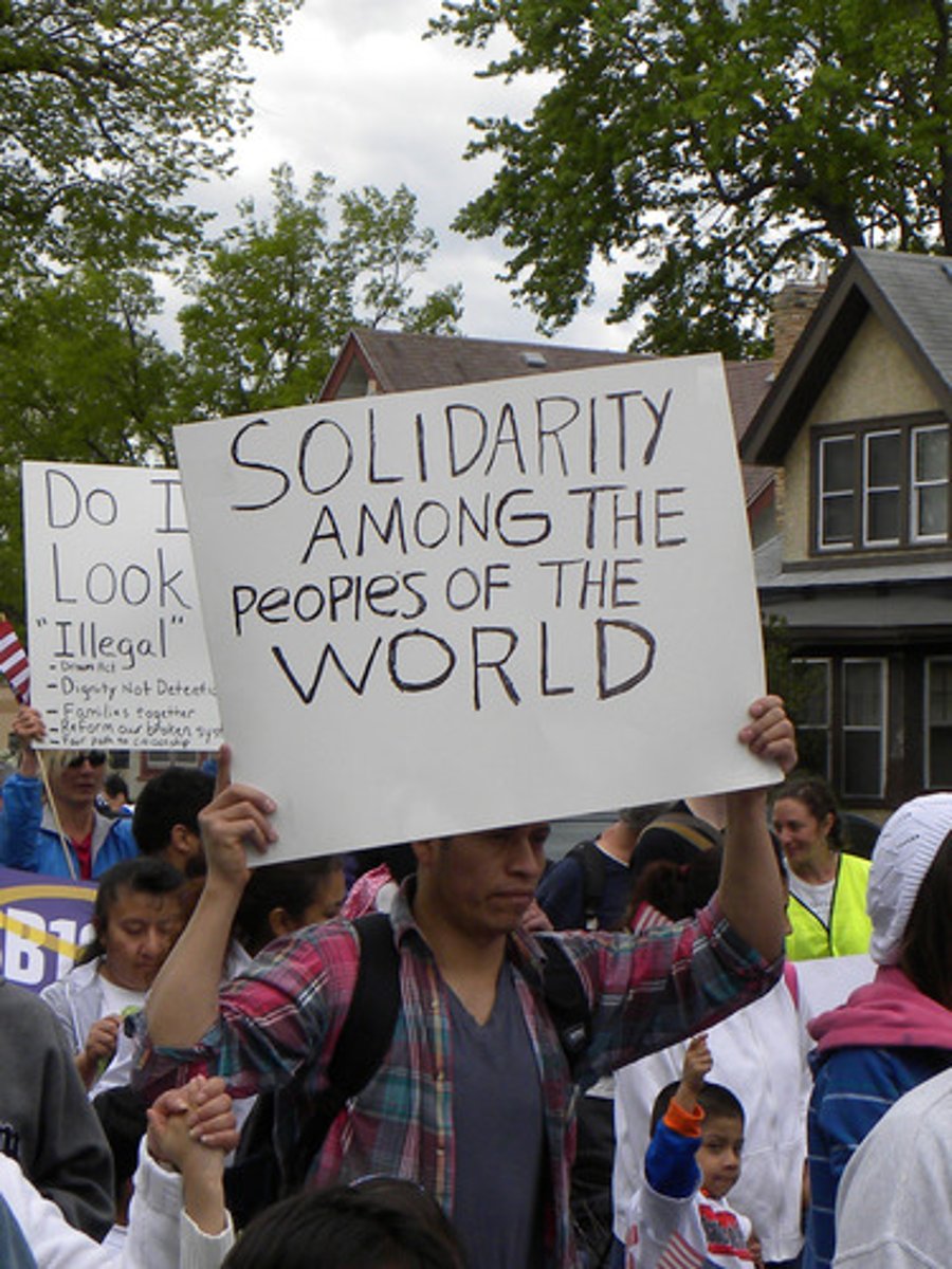 <p>The process where individuals no longer identify themselves as belonging to a certain class and for political purposes fail to make a class connection with their voting pattern.</p>