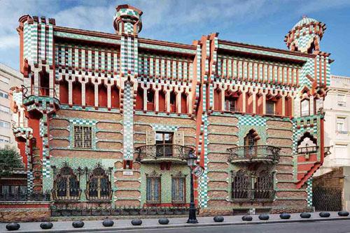 <p>In 1883, Manel Vicens i Montaner. It is his first masterpiece and one of the first buildings to kick off the Modernisme movement in Catalonia and Europe. It is the work of architect Antoni Gaudí and is considered to be his first major project.</p>