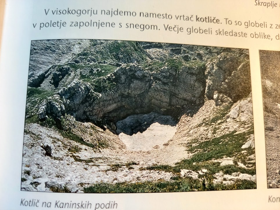 <p>globeli s strmimi in navpičnimi stenami</p>