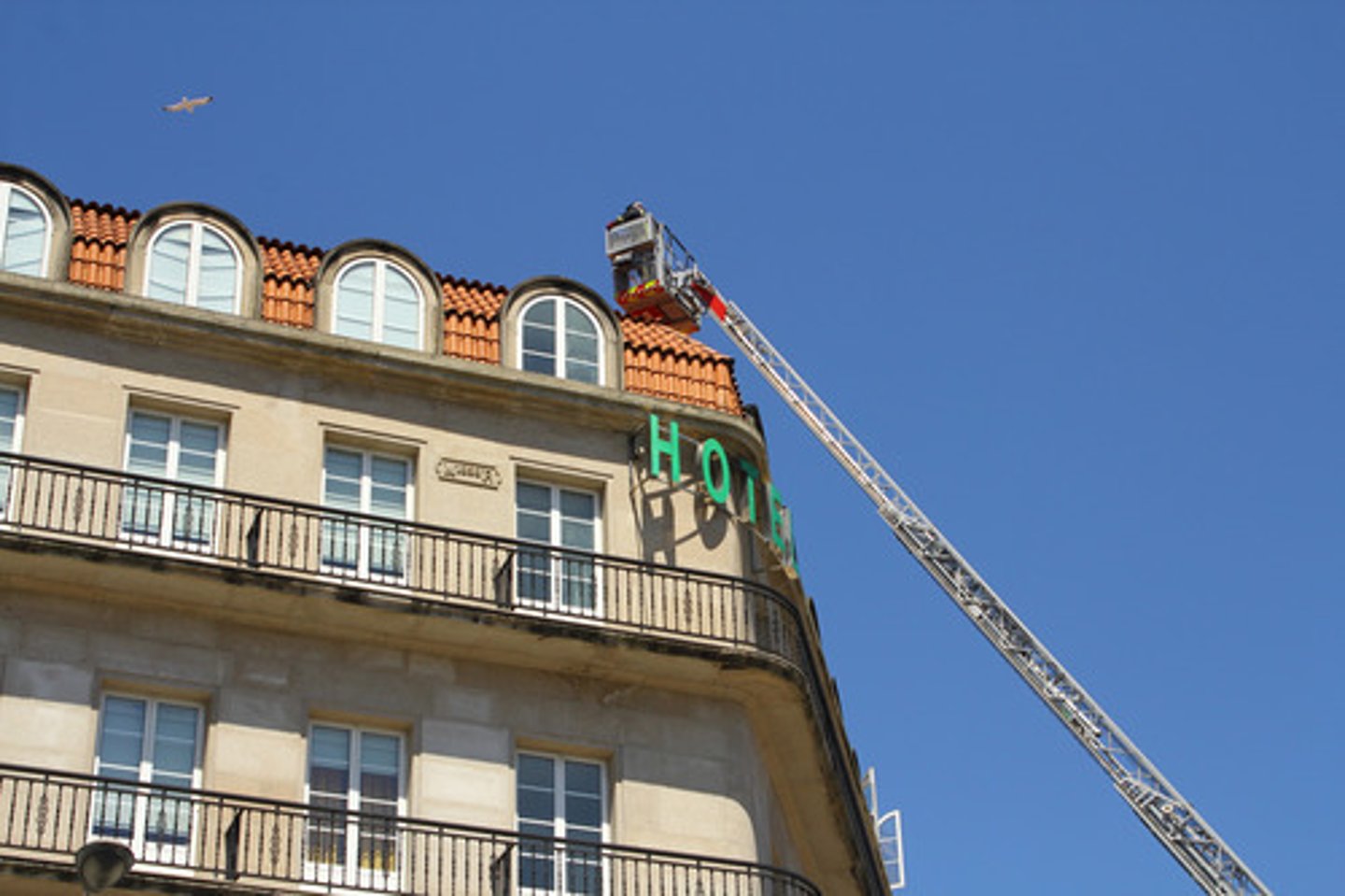 <p>el hotel</p>