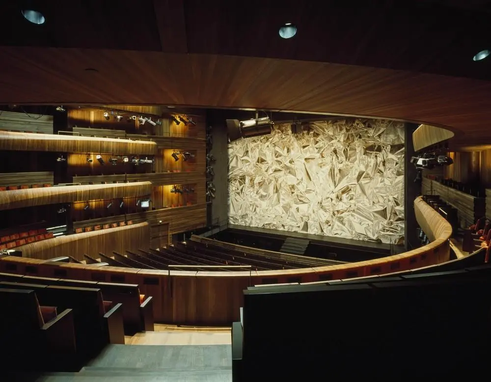 <p>INTERIOR</p>