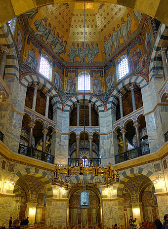 \-very intimate, formed new style, show of wealth

\-Roman: corinthian pillars, lots of arches, mosaics

\-black and white alternating marble arches

\-private chapel but demonstration of his holy power and wealth