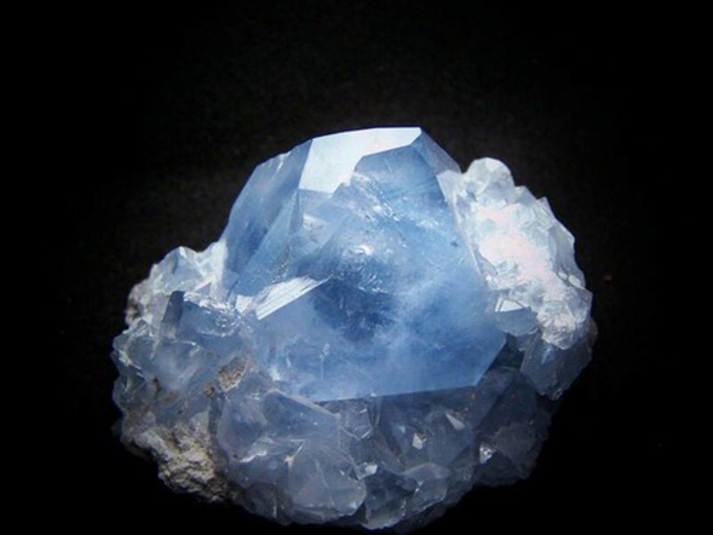 <p>Sulfate family mineral</p>