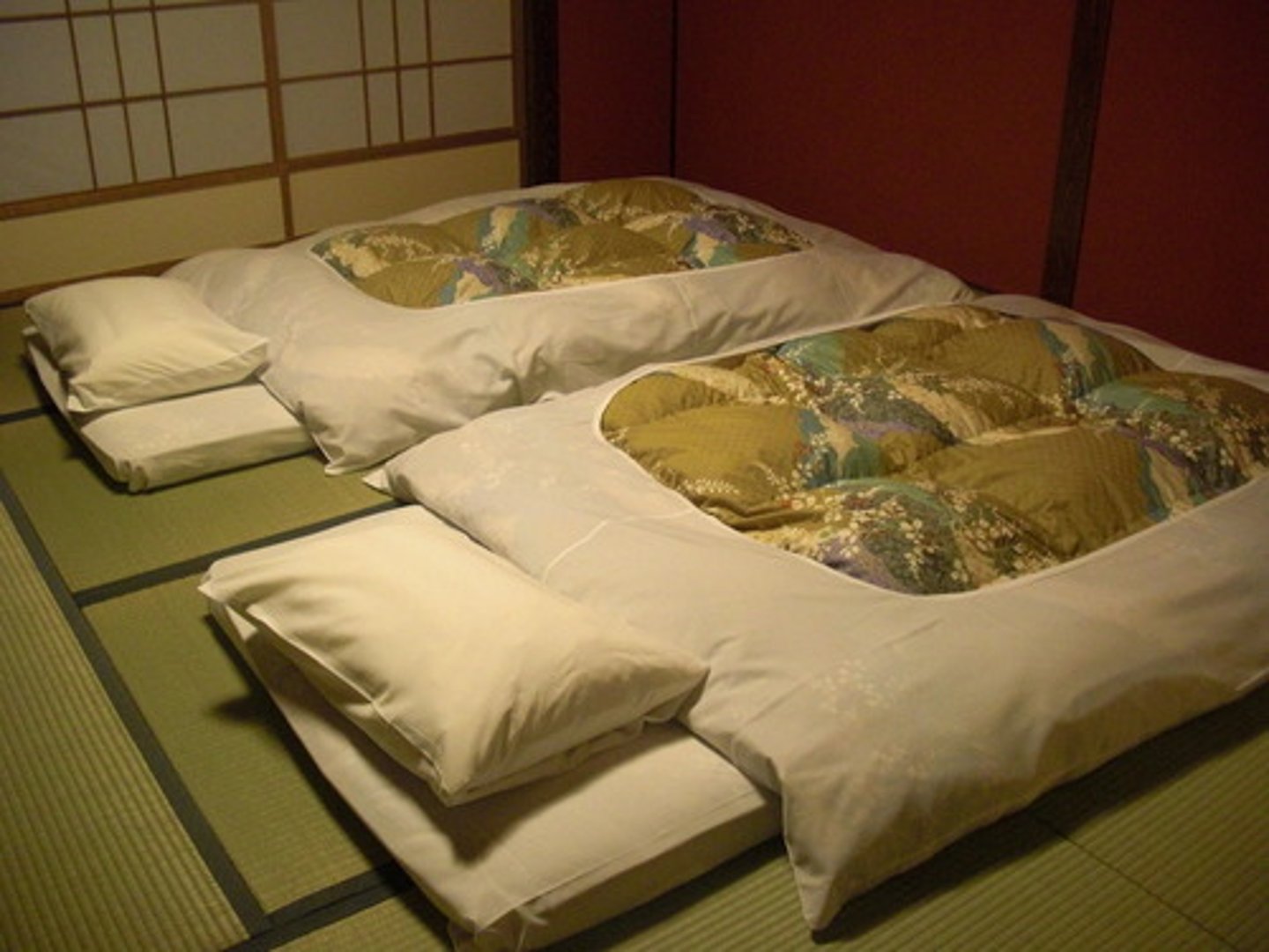 <p>ふとん</p><p>kasur</p>