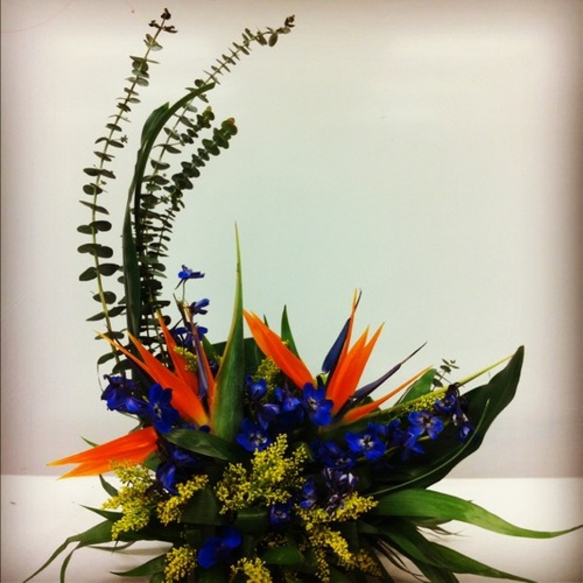 <p>crescent design</p>