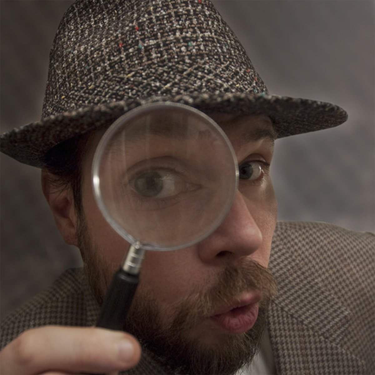 <p>observar o notar</p>