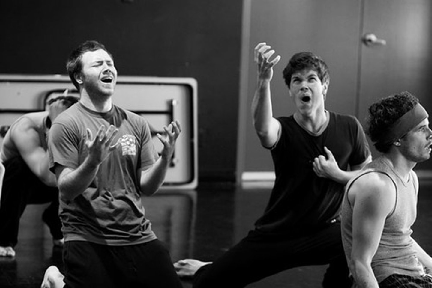 <p>diễn xuất</p>