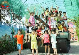 <p>During summer vacation, children have plenty of_____to play outdoors and enjoy the sunshine.</p><p class="style_collocation__trans__nAf6q"><em>Trong kỳ nghỉ hè, trẻ em có nhiều thời gian rảnh rỗi để chơi ngoài trời và tận hưởng ánh nắng mặt trời</em></p>