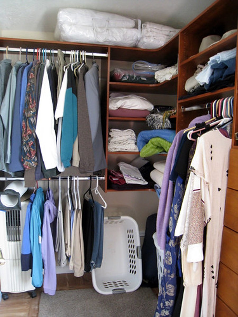 <p>closet</p>