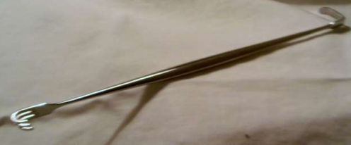 <p>Flat end is a blunt retractor. Three-prong end may be sharp to dull. Used to retract small incisions or secure a skin edge for suturing</p>