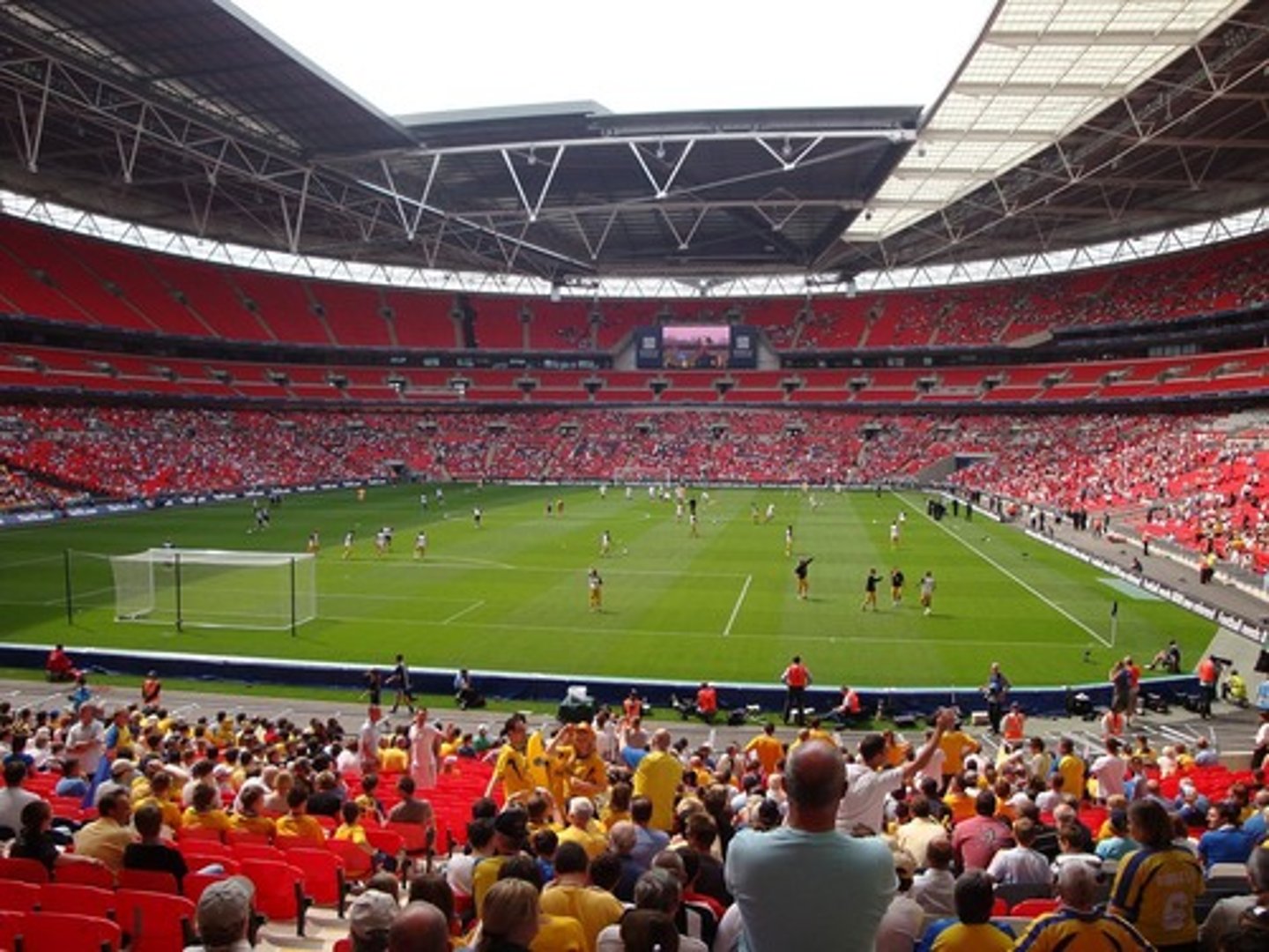 <p>to watch a game (sports)</p>