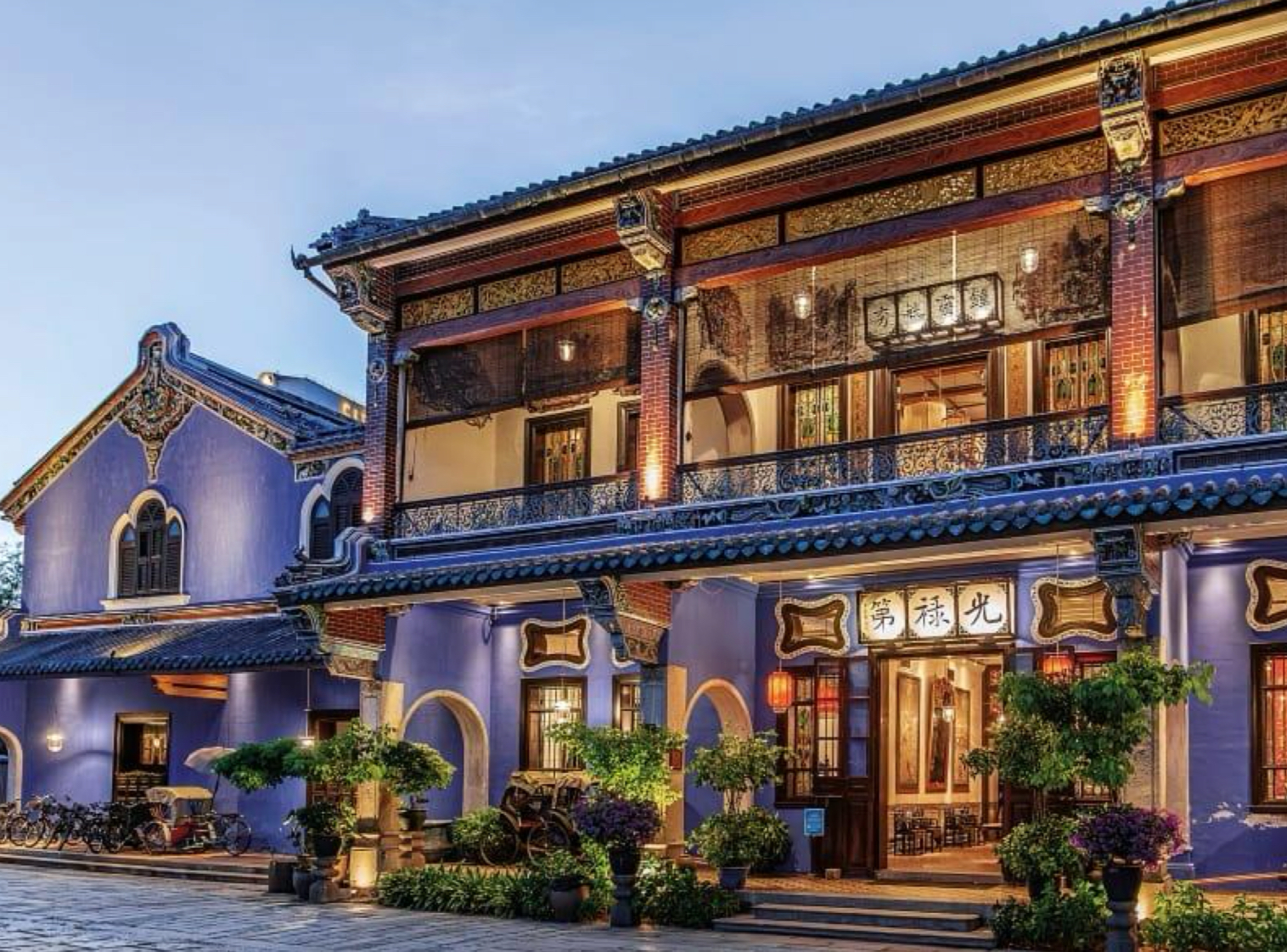 <ul><li><p><span>Architects: Chinese artisans commissioned by Cheong Fatt Tze.</span></p></li></ul><ul><li><p><span>Details: Southern Chinese courtyard house, indigo limewash, stained glass, cast-iron columns, feng shui alignment.</span></p></li><li><p><span>Significance: Straits Eclectic domestic icon; UNESCO heritage conservation award.</span></p></li></ul><p></p>