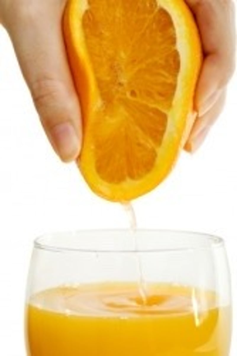 <p>a substance taken from a plant or other material: chiết xuất</p>