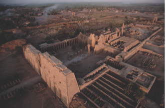 <p>-Karnak -1500-1250 BCE -Sandstone, mudbrick -12 central columns -247 acres -Angled to the sun</p>